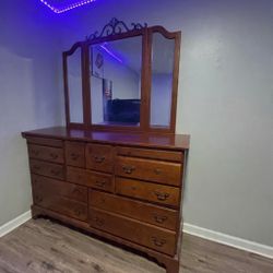 Dresser 