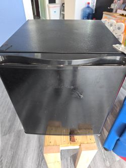 Mini fridge