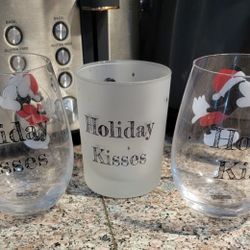 Minnie Mickey Christmas Holiday Wine Glasses