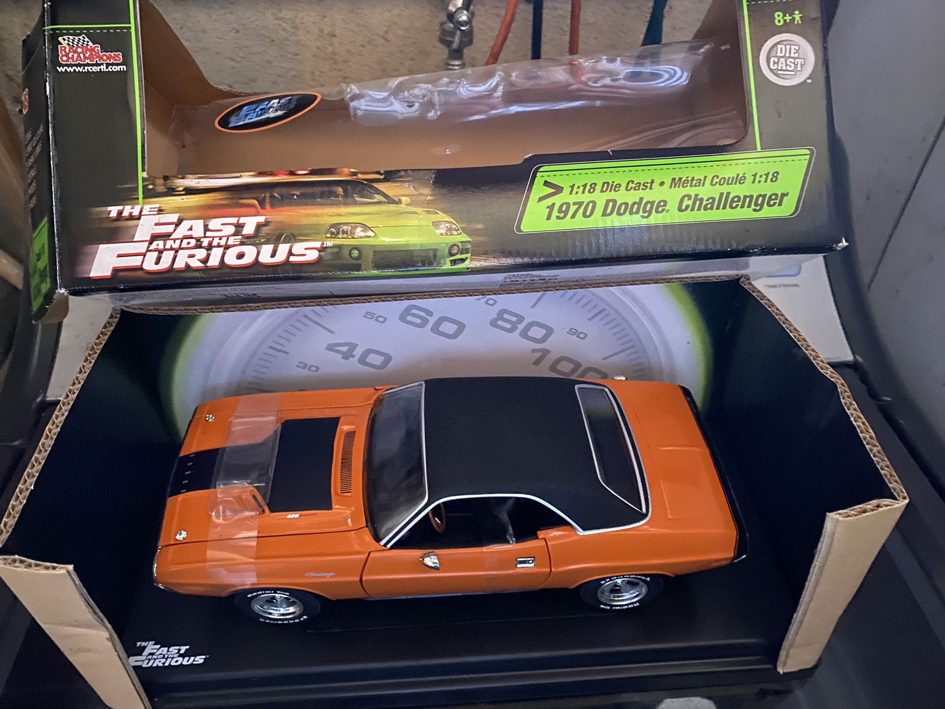 ミニカー FAST& FURIOUS DODGE CHALLENGER 1/18 ワイルドスピード