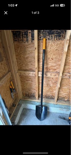 Fiskars Long-Handle Digging Shovel