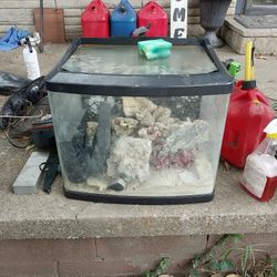 Medium Size Fish Tank. 25-50 Gallons