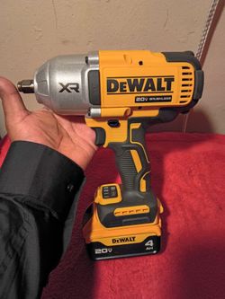 1400 LBS TORQUE 20 VOLT DEWALT BRUSHLESS 1/2 IMPACTO CON BATERÍA $$$299