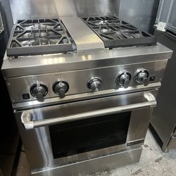 Jenn Air Gas Range 30”