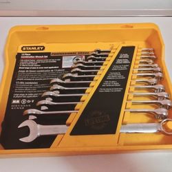 Stanley 13 Piece Combination Wrench Set.