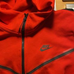 Red Nike Tech 