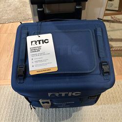RTIC Everyday Wheeled Cooler – 40-Can Capacity – Navy Blue – Brand New