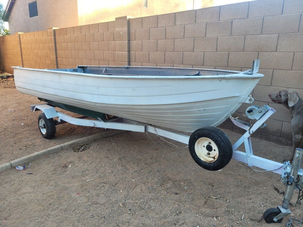 12 FT. Aluminum Mirrocraft Fishing Boat W/ Trailer