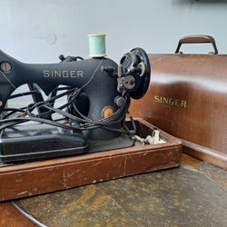 1952 Vintage Singer Sewing Machine