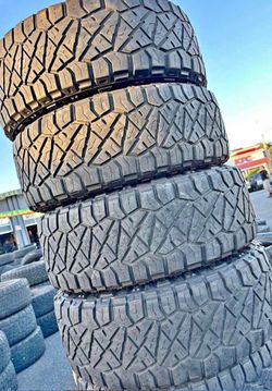 285/70/17 Nitto Selling a set of 4 tires in excellent condition π«‘