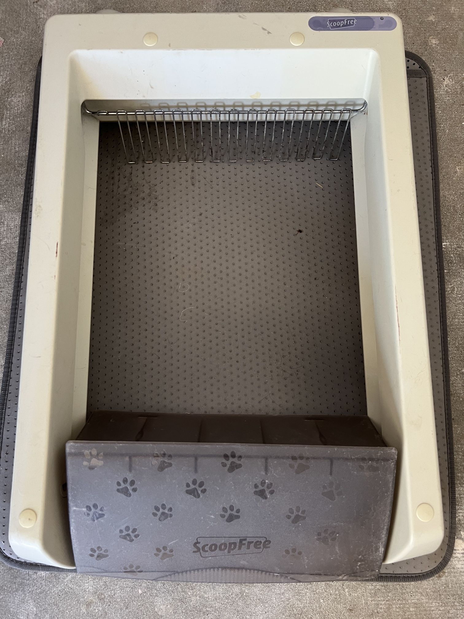 Scoop Free Automated Litter Box