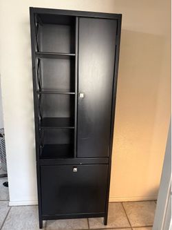 Cabinet shelf with drawer