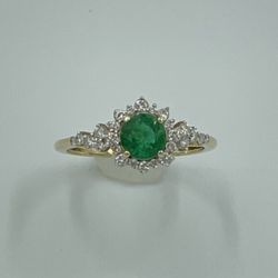 14k Yellow Gold Emerald Diamonds Ring