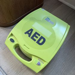 Zoll AED Plus Defibrillator