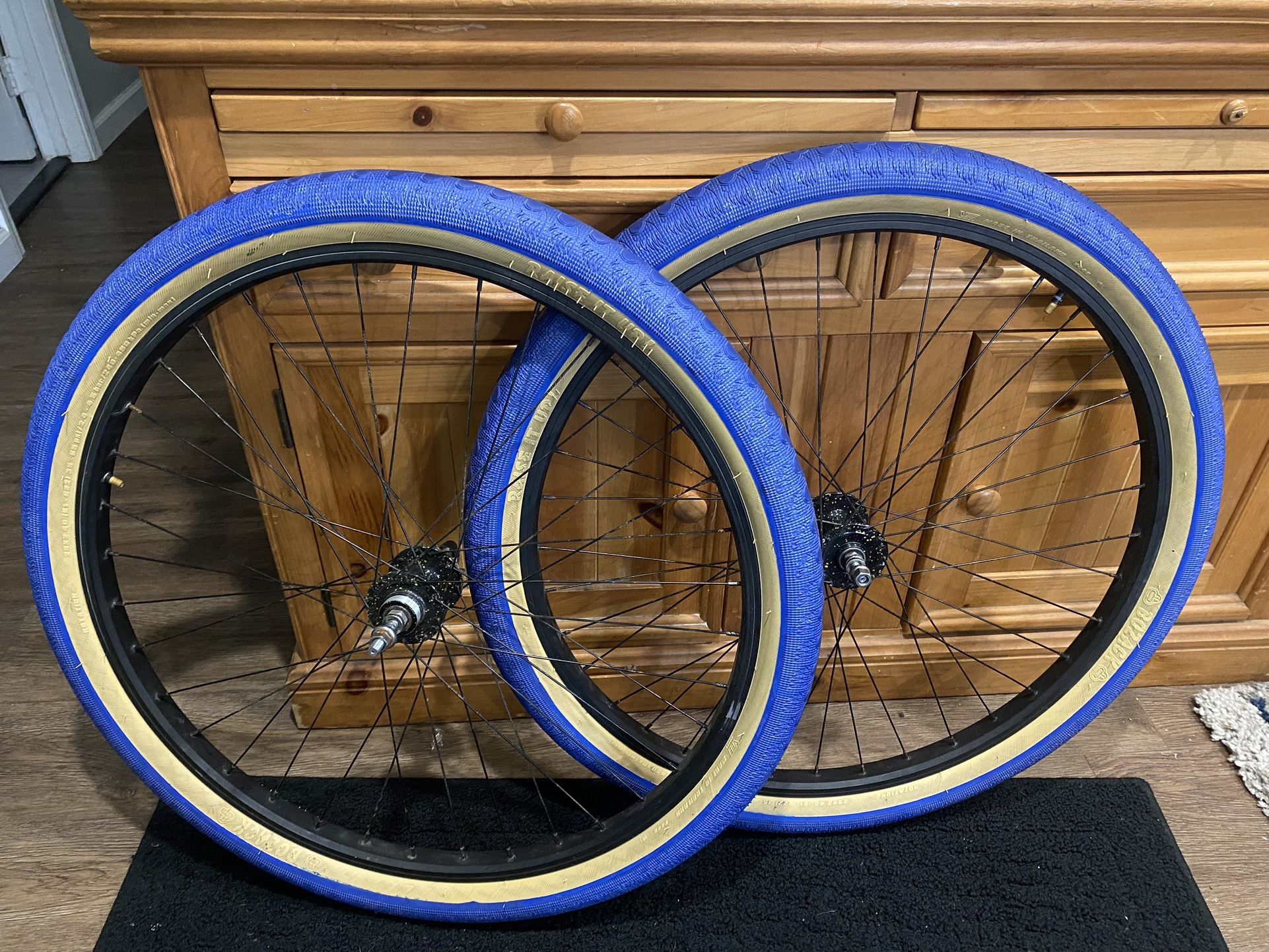 29” Wheelie Bike. Throne Wheel Set With SE Bozack Tires