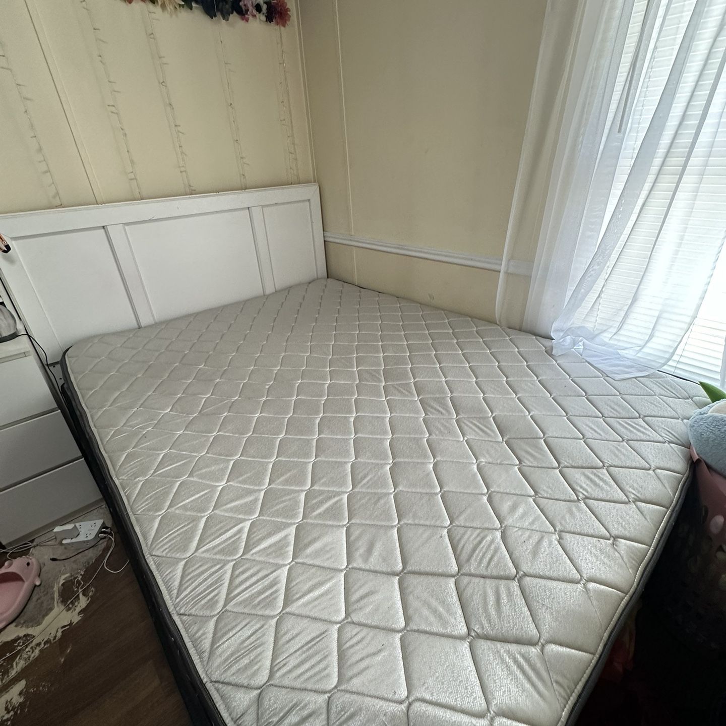 Full Size Mattress With White Headboard, Base, and Bedframe