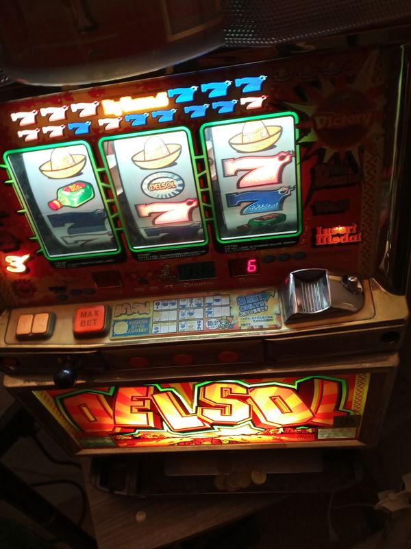 Real slot machine with a few hundred tokens for Sale in