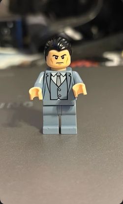 Lego bruce wayne minifigure