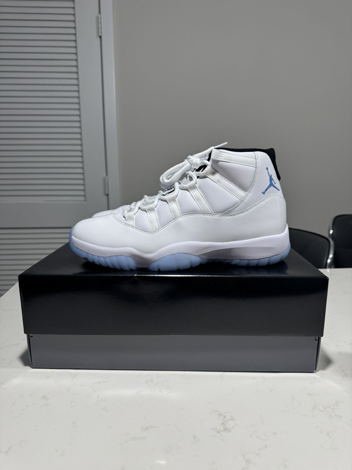 Jordan 11 Retro Legend Blue Size 11.5