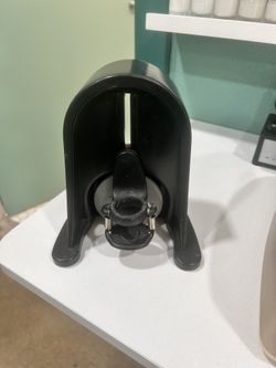 Nail Salon Polish Shaker