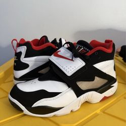 Nike Diamond turf size 8.