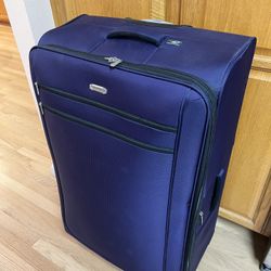 Large Ricardo Travel Luggage Baggage Suitcase with 4 Wheels