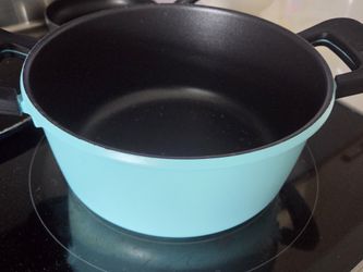 Bergner Retro Cast Aluminum Non Stick 4.5 Quart Dutch Oven w/Lid