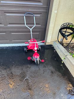 Radio Flyer Steer and Stroll Trike