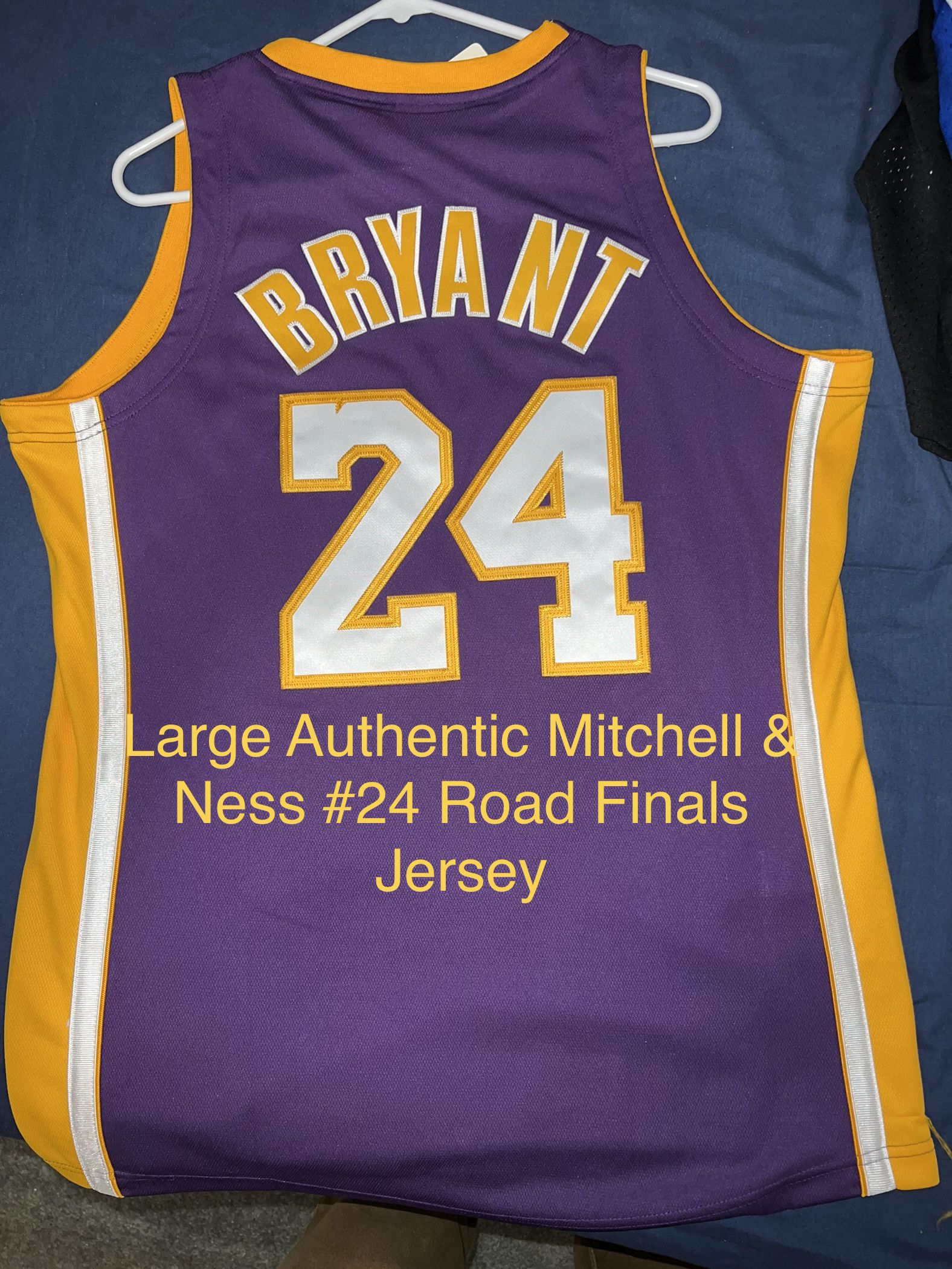 Kobe Bryant Los Angeles Lakers Mitchell & Ness Hardwood Classics 2007-2008  Jersey - Gold for Sale in Tustin, CA - OfferUp