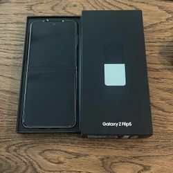 Z Flip 5 Mint 512gb With Galaxy Buds 2 Like New