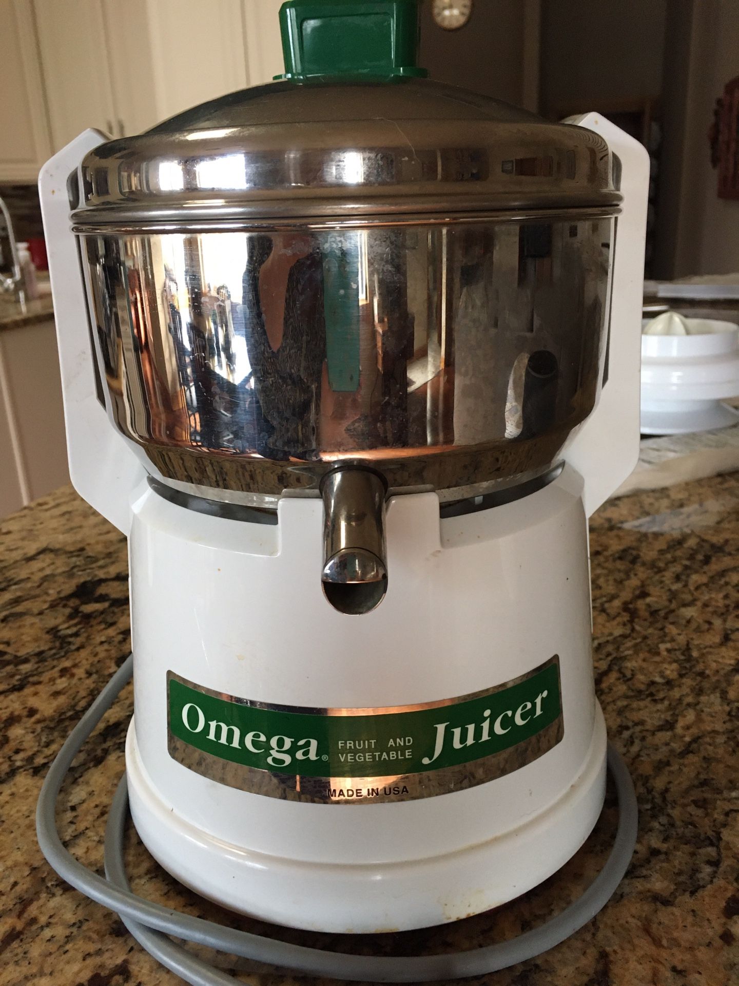 Omega Juicer 1000 Excellent Working Condition for Sale in Seattle, WA