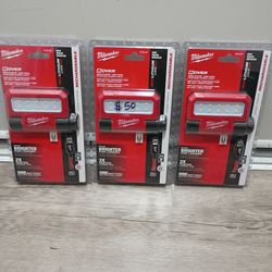 Milwaukee Redlithium USB 550L  Pivoting  Flood Light 