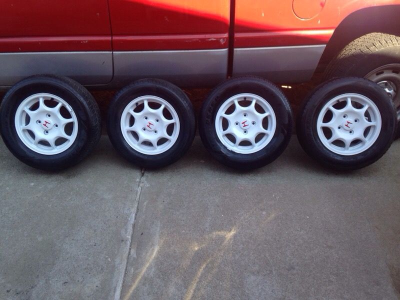 fresh white VX/ITR rims. Size 13's. Will fit Honda Civic Ek, EF, EG, DX, CRX, Del sol, etc..