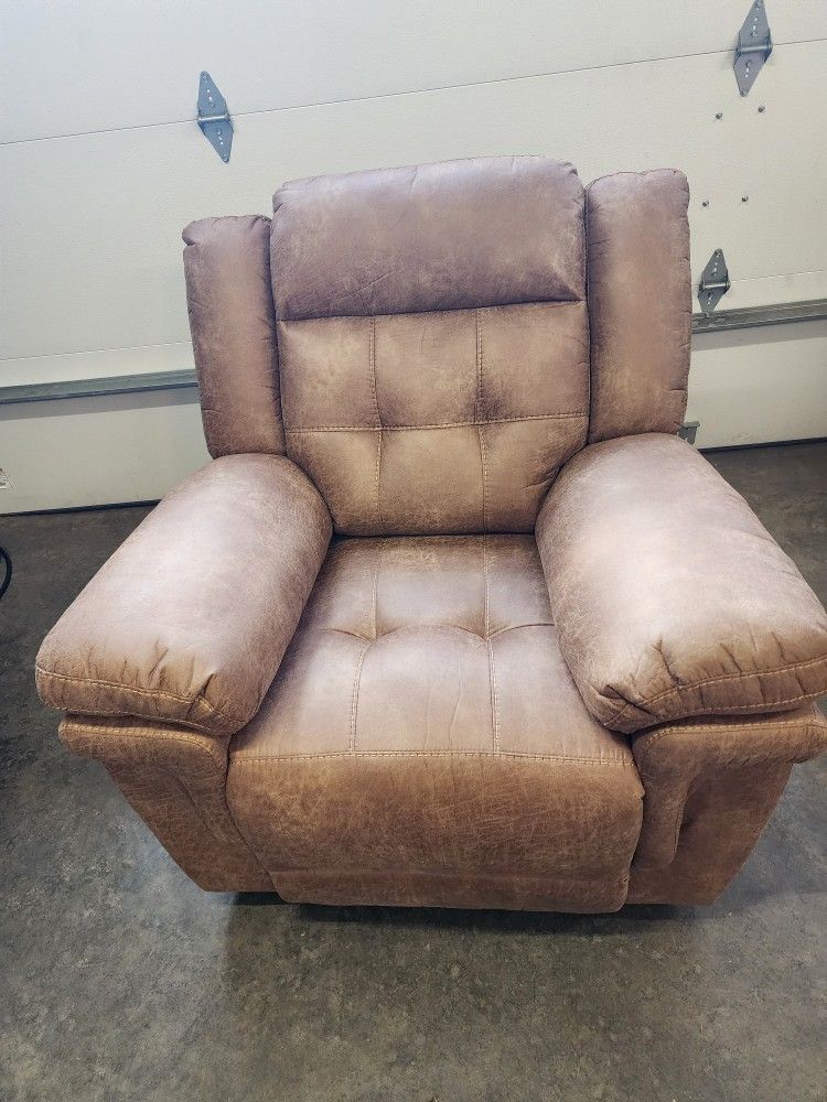 *** ROOMS 2 GO RECLINER ***