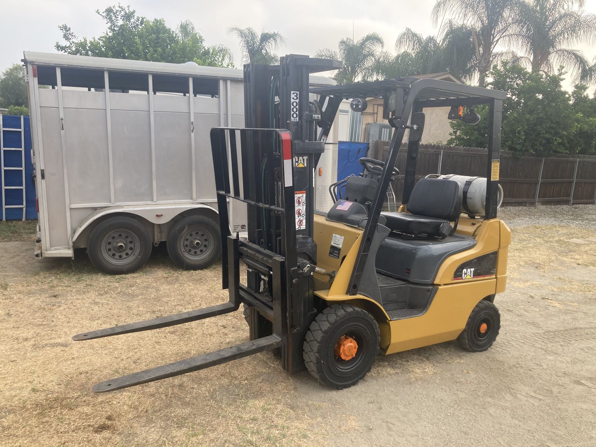 Forklift (read listing)