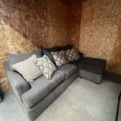 Sectional/Ottoman/Couch/coffee Table 