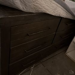 Dressers perfect condition