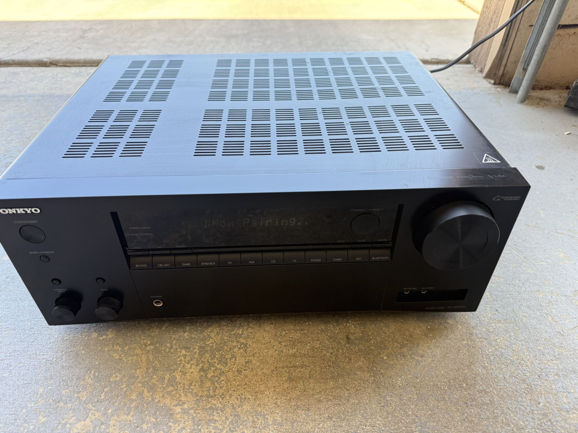 Onkyo Txnr555 Receiver And Bose VCS-10 Center Channel Speaker