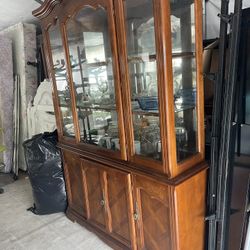 BEAUTIFUL CHINA CABINET GOOD WOOD 🪵 