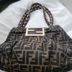Authentic  Fendi  Za
