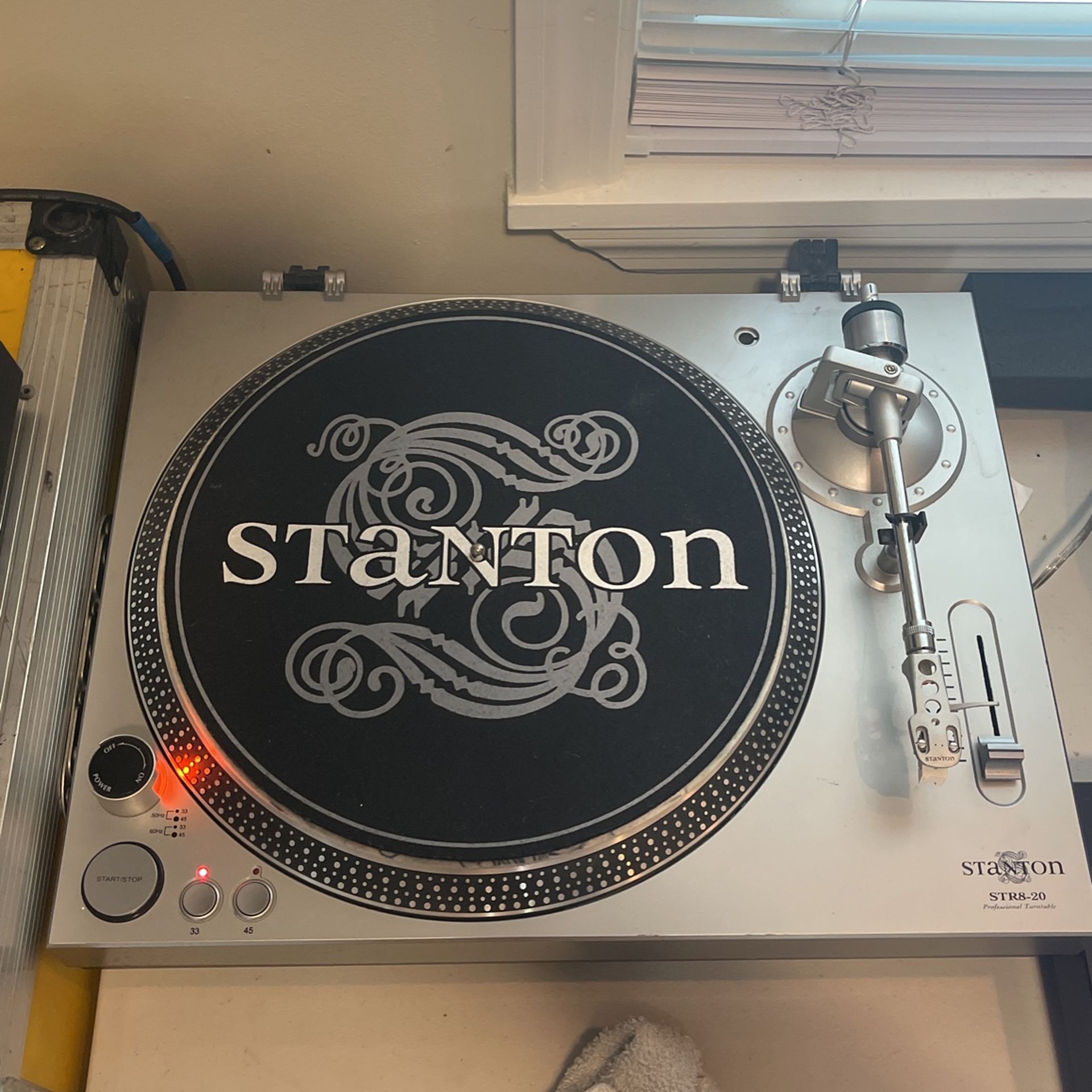 Stanton STR8-20 Profesional Turntable