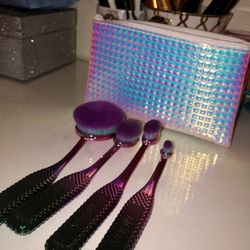 BRAND NEW BRUSHES CAME IN A SET FOR 16$ 
