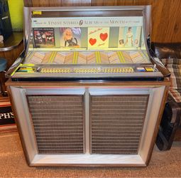 Seeburg LPC-1 Stereo Console Jukebox – 160 Selections + 45 RPM Records
