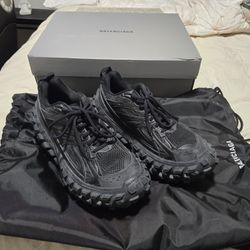 Balenciaga Bouncer (Defender) 43