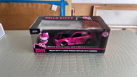 Hello Kitty 2002 Nissan Skyline GT-R