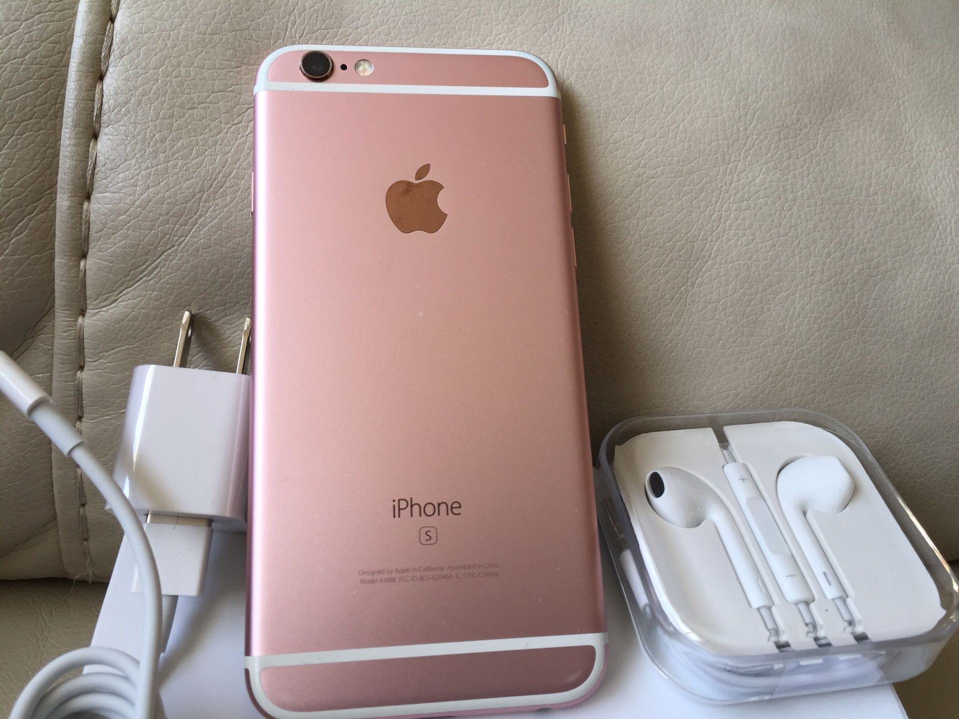 iPhone 6s Rose Gold,16 GB, excellent condition factory unlocked