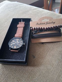 Quartz mens watch with bracelets