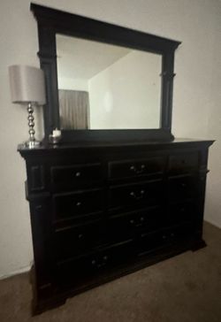 Queen bedroom set