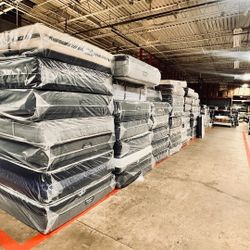 Queen Mattress ( Double Aides) Come With Free Box Spring - Delivery 🚚 Available 