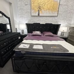 NEW 4pc Eastern King Black Bedroom Set (Mattress not Included)